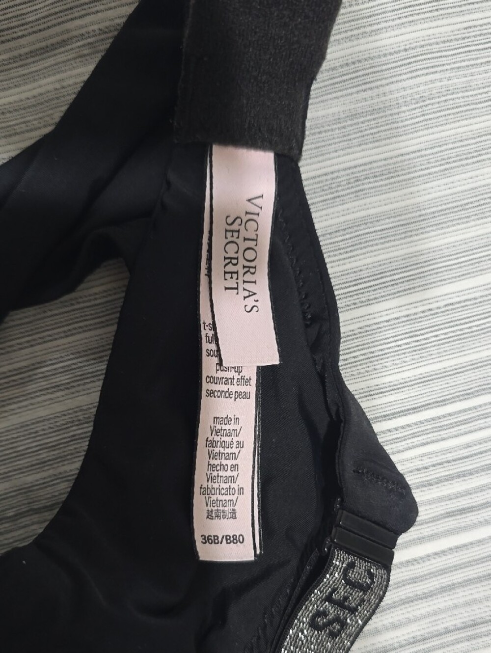 Victoria's Secret Black Smooth Molded T-Shirt Bra with Glitter Straps - Picture 2 of 3